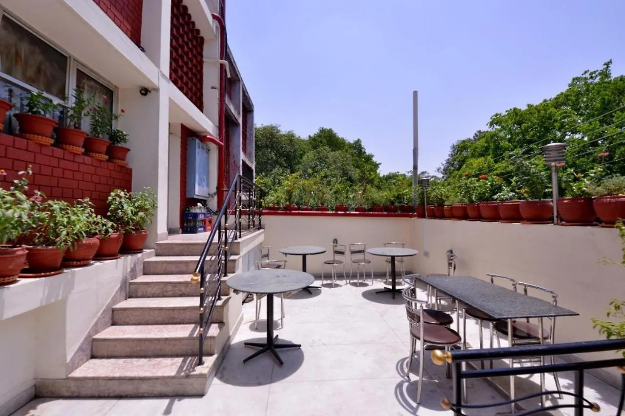 Hotel Arina Chandigarh 2*,  India